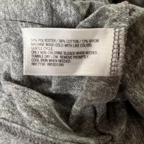 MOSSIMO Women’s Heather Gray Tee - XS - Picture 4 of 4